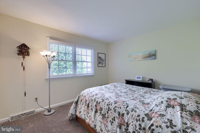 1 CARRIAGE LN, Ephrata, PA 17522