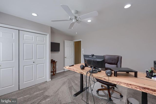 1 CARRIAGE LN, Ephrata, PA 17522