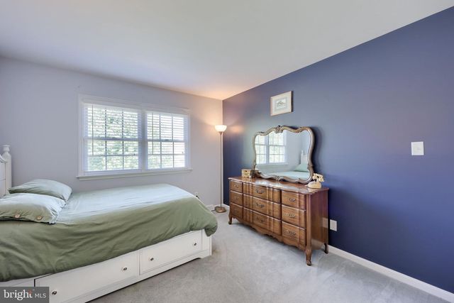 1 CARRIAGE LN, Ephrata, PA 17522