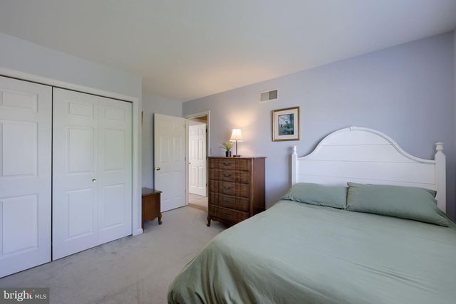 1 CARRIAGE LN, Ephrata, PA 17522