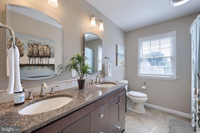 1 CARRIAGE LN, Ephrata, PA 17522