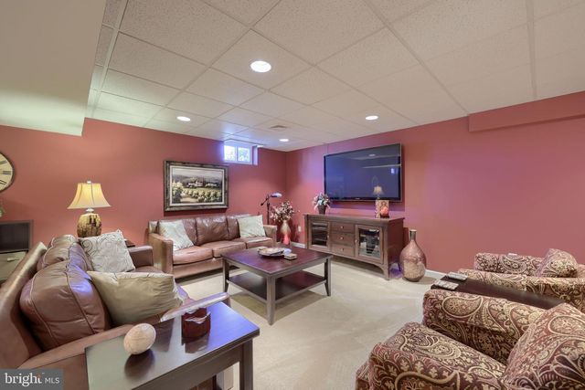 1 CARRIAGE LN, Ephrata, PA 17522