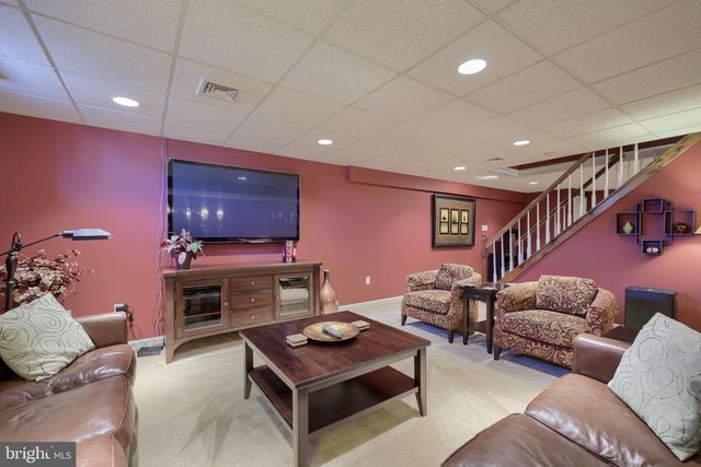 1 CARRIAGE LN, Ephrata, PA 17522