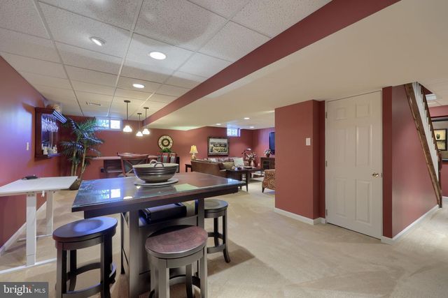 1 CARRIAGE LN, Ephrata, PA 17522