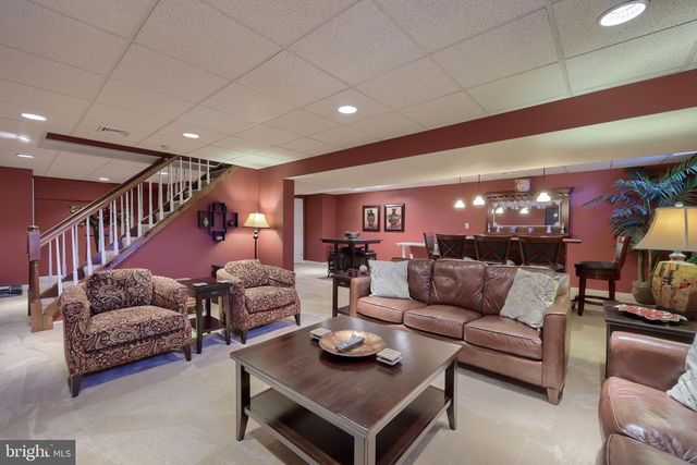 1 CARRIAGE LN, Ephrata, PA 17522