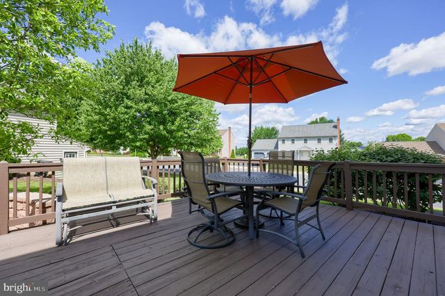 1 CARRIAGE LN, Ephrata, PA 17522