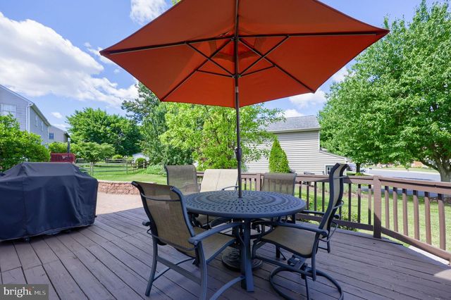 1 CARRIAGE LN, Ephrata, PA 17522