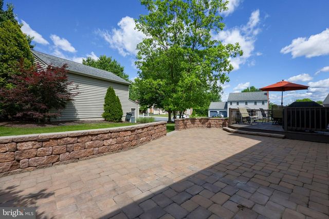 1 CARRIAGE LN, Ephrata, PA 17522