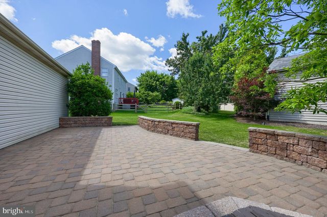 1 CARRIAGE LN, Ephrata, PA 17522