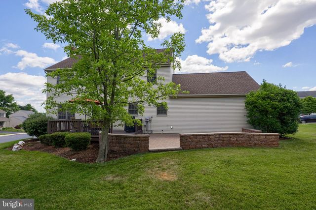 1 CARRIAGE LN, Ephrata, PA 17522