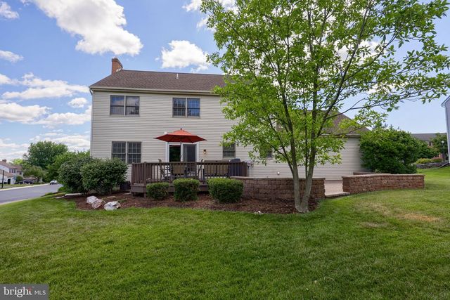 1 CARRIAGE LN, Ephrata, PA 17522