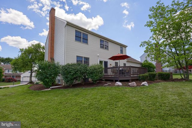 1 CARRIAGE LN, Ephrata, PA 17522