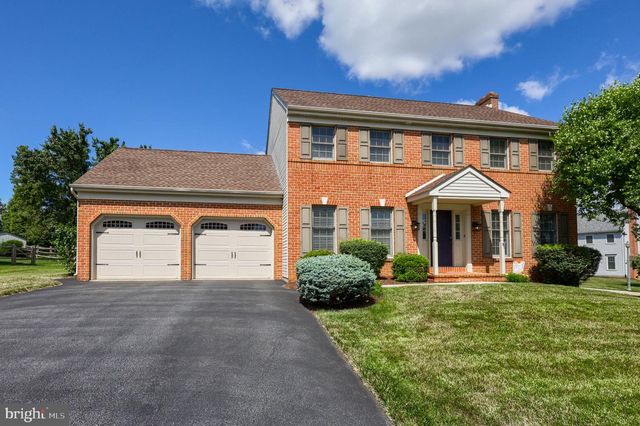 1 CARRIAGE LN, Ephrata, PA 17522
