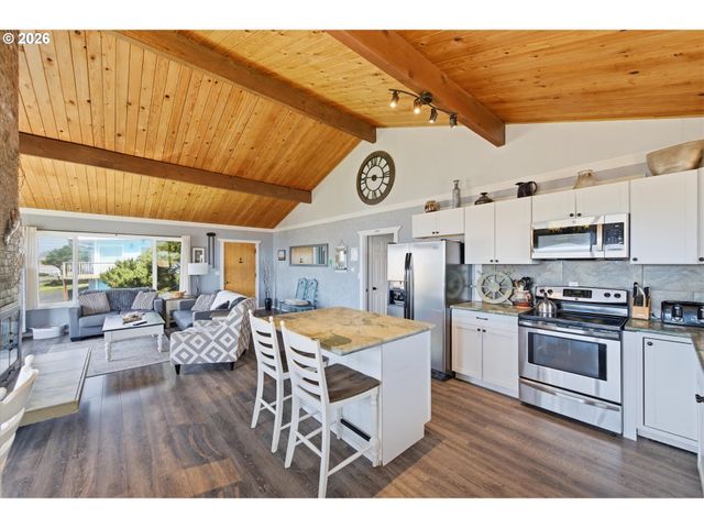 5146 Nw JETTY Ave, Lincoln City, OR 97367