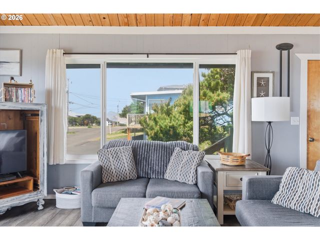 5146 Nw JETTY Ave, Lincoln City, OR 97367