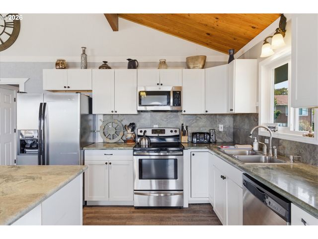 5146 Nw JETTY Ave, Lincoln City, OR 97367