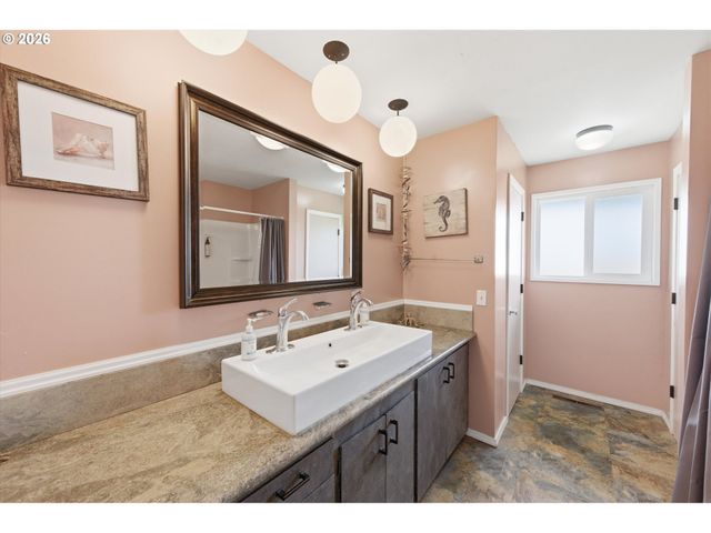 5146 Nw JETTY Ave, Lincoln City, OR 97367