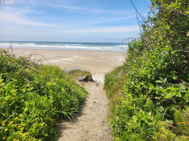 5146 Nw JETTY Ave, Lincoln City, OR 97367