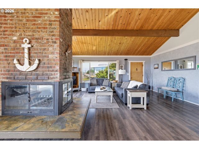 5146 Nw JETTY Ave, Lincoln City, OR 97367