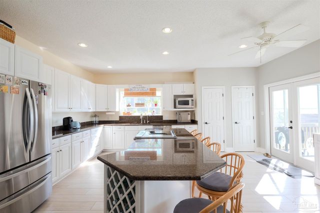 4501 Bayside Dr, Milton, FL 32583