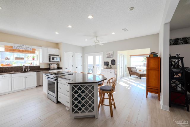 4501 Bayside Dr, Milton, FL 32583