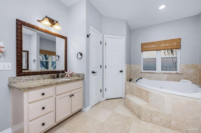 4501 Bayside Dr, Milton, FL 32583