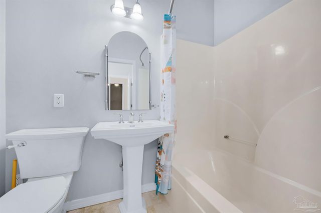 4501 Bayside Dr, Milton, FL 32583