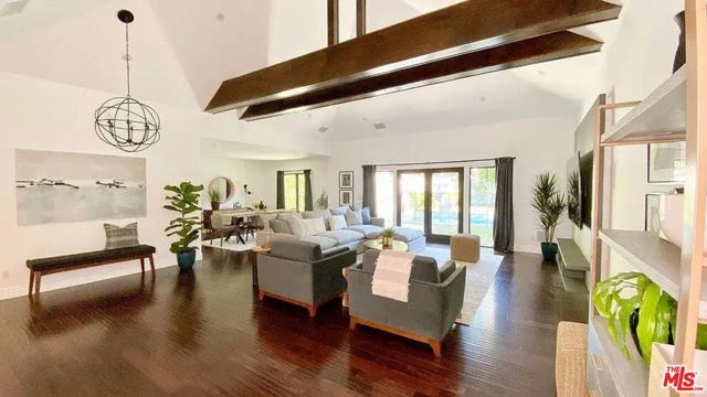 13201 Bloomfield Street, Sherman Oaks, CA 91423