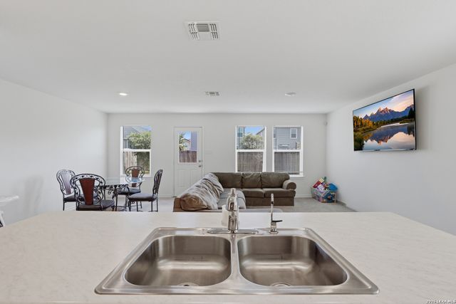 3243 COMANCHE XING, San Antonio, TX 78224