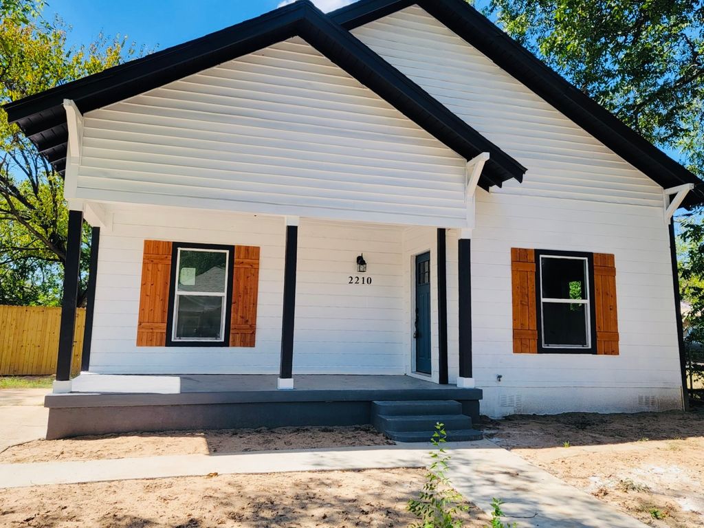 2210 Langford Street, Greenville, TX 75401