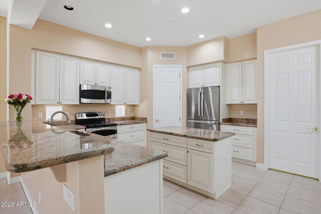 7366 E EAGLE FEATHER Road, Scottsdale, AZ 85266