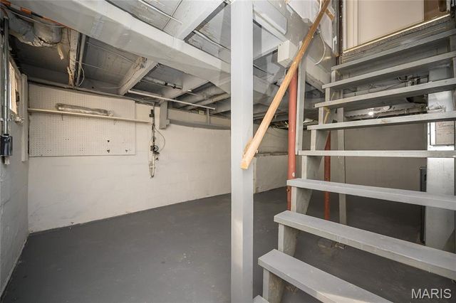 10267 Niblic Drive, Overland, MO 63114