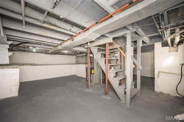 10267 Niblic Drive, Overland, MO 63114