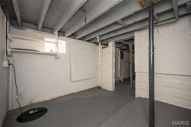 10267 Niblic Drive, Overland, MO 63114