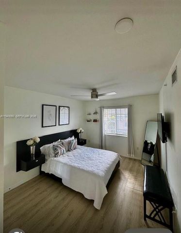 6434 Emerald Dunes Drive 304, West Palm Beach, FL 33411