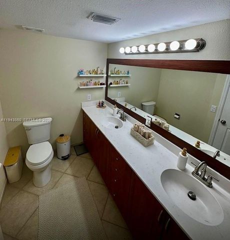 6434 Emerald Dunes Drive 304, West Palm Beach, FL 33411