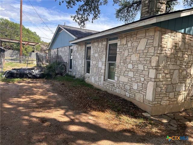 1215 Paradise, Canyon Lake, TX 78133