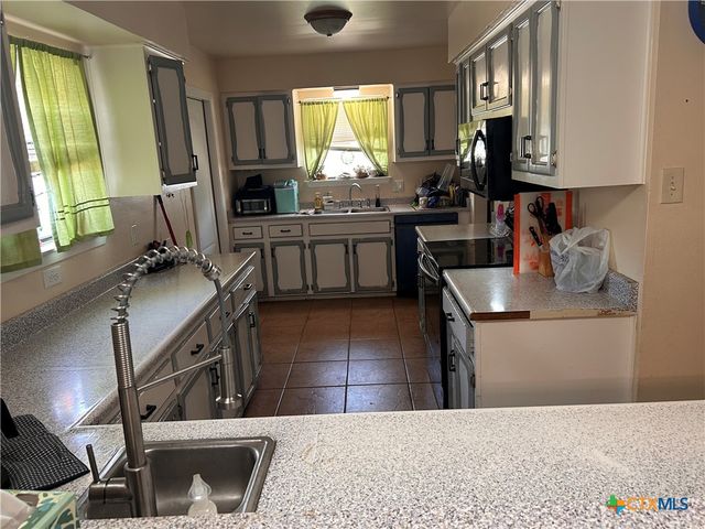 1215 Paradise, Canyon Lake, TX 78133
