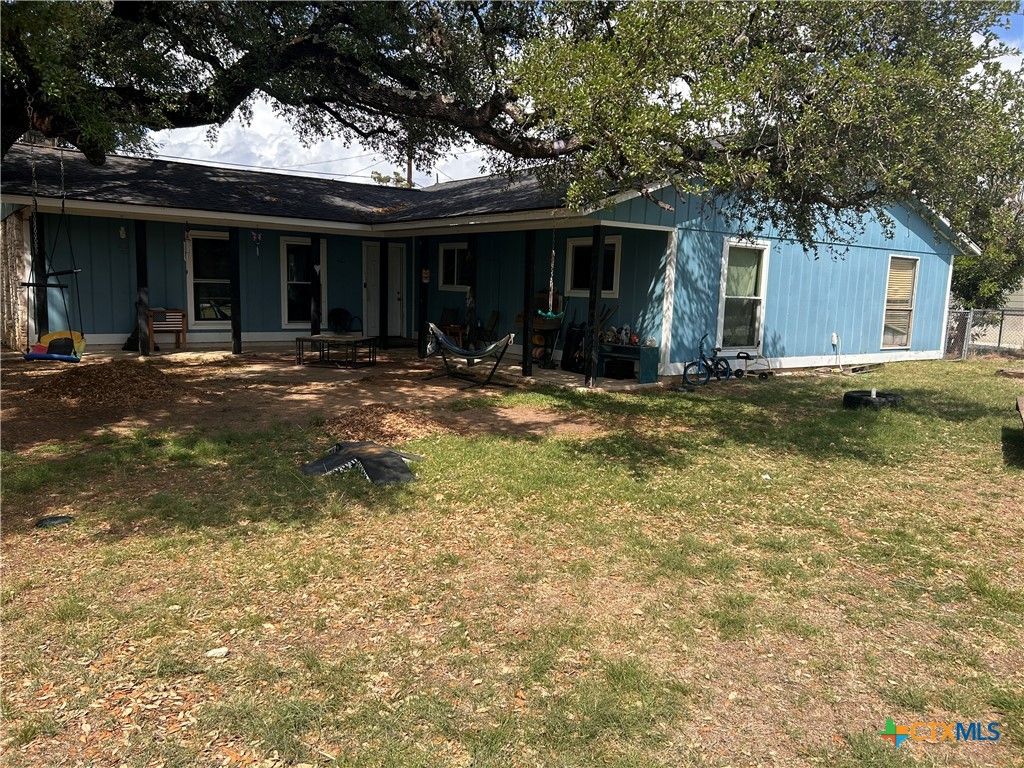 1215 Paradise, Canyon Lake, TX 78133