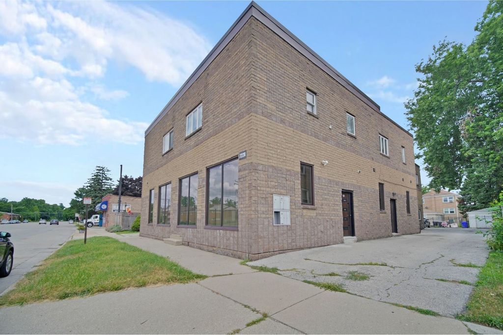 7228 39th Street 1E, Lyons, IL 60534
