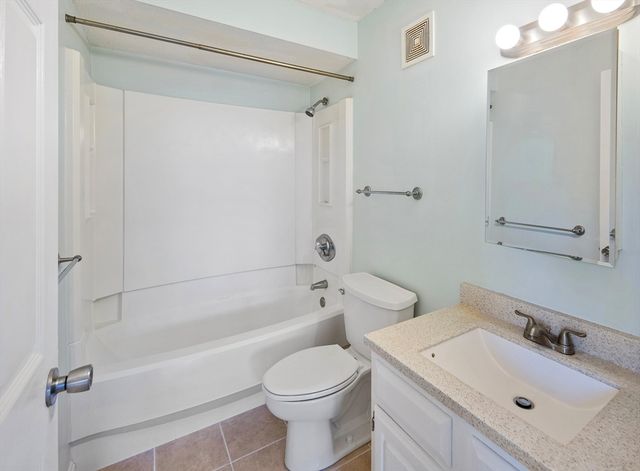 4975 Washington St 311, Boston, MA 02132