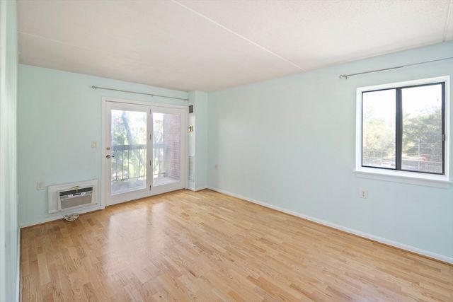 4975 Washington St 311, Boston, MA 02132