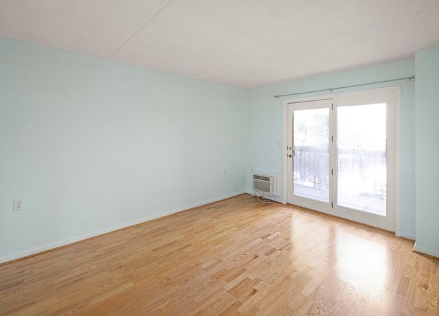 4975 Washington St 311, Boston, MA 02132