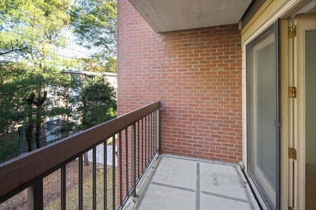 4975 Washington St 311, Boston, MA 02132