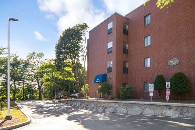 4975 Washington St 311, Boston, MA 02132