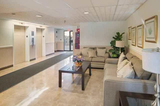 4975 Washington St 311, Boston, MA 02132