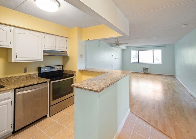 4975 Washington St 311, Boston, MA 02132