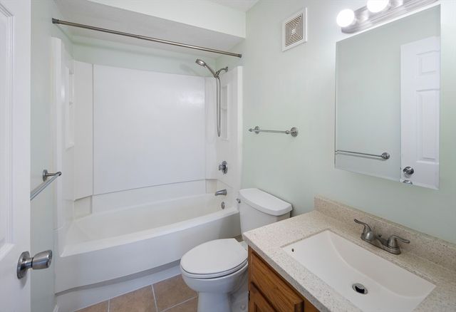 4975 Washington St 311, Boston, MA 02132