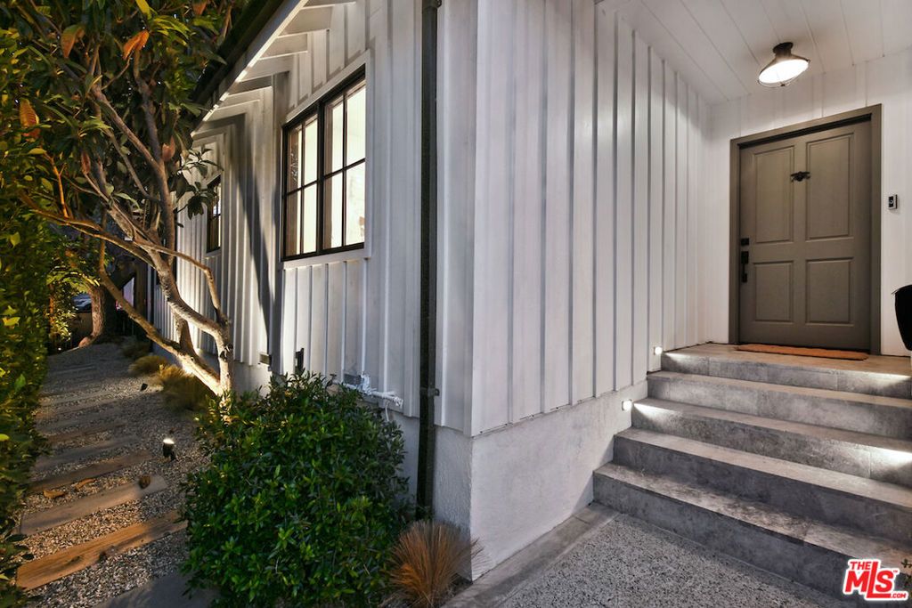 3721 Woodcliff Road, Sherman Oaks, CA 91403 — photo 3