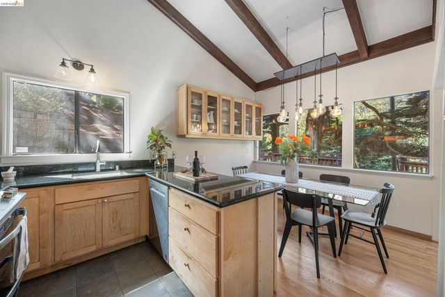 6600 Heather Ridge Way, Oakland, CA 94611